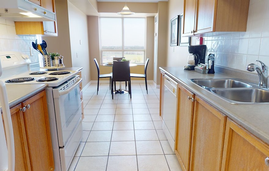 Kitchen Fully Equipped Five Appliances Mississauga