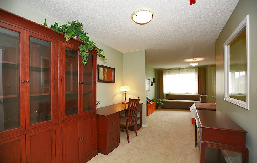 Master Bedroom Designated Office Desk Free WiFi Free National Telephone Calls North York