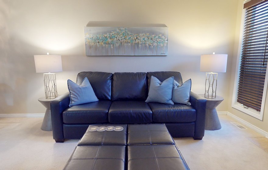 Living Room Free WiFi Fully Furnished Apartment Suite Kanata