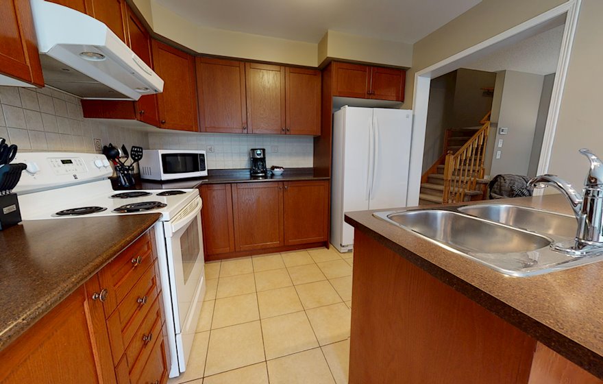 Kitchen Fully Equipped Five Appliances Burlington