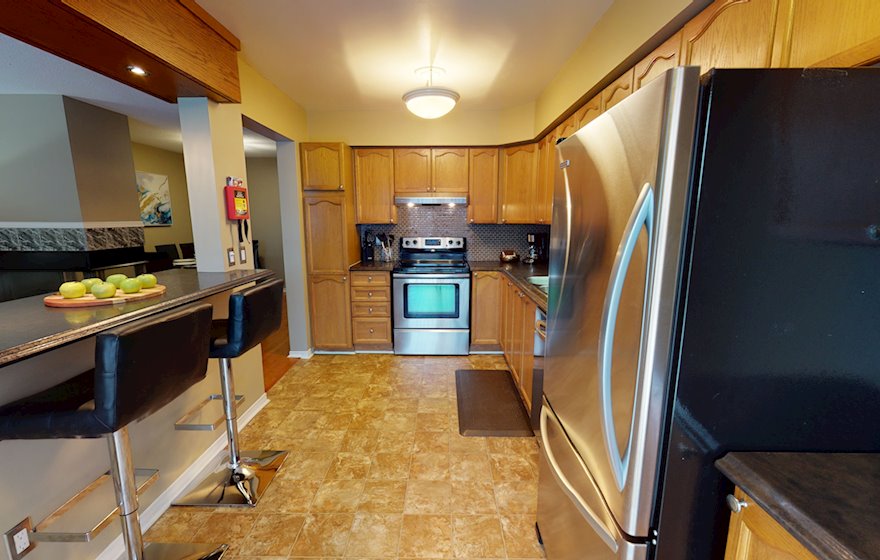 Kitchen Fully Equipped Stainless Steel Appliances Ottawa