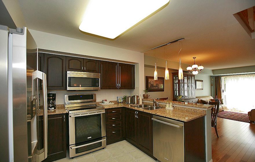 Kitchen Fully Equipped Five Appliances Stainless Steel North York